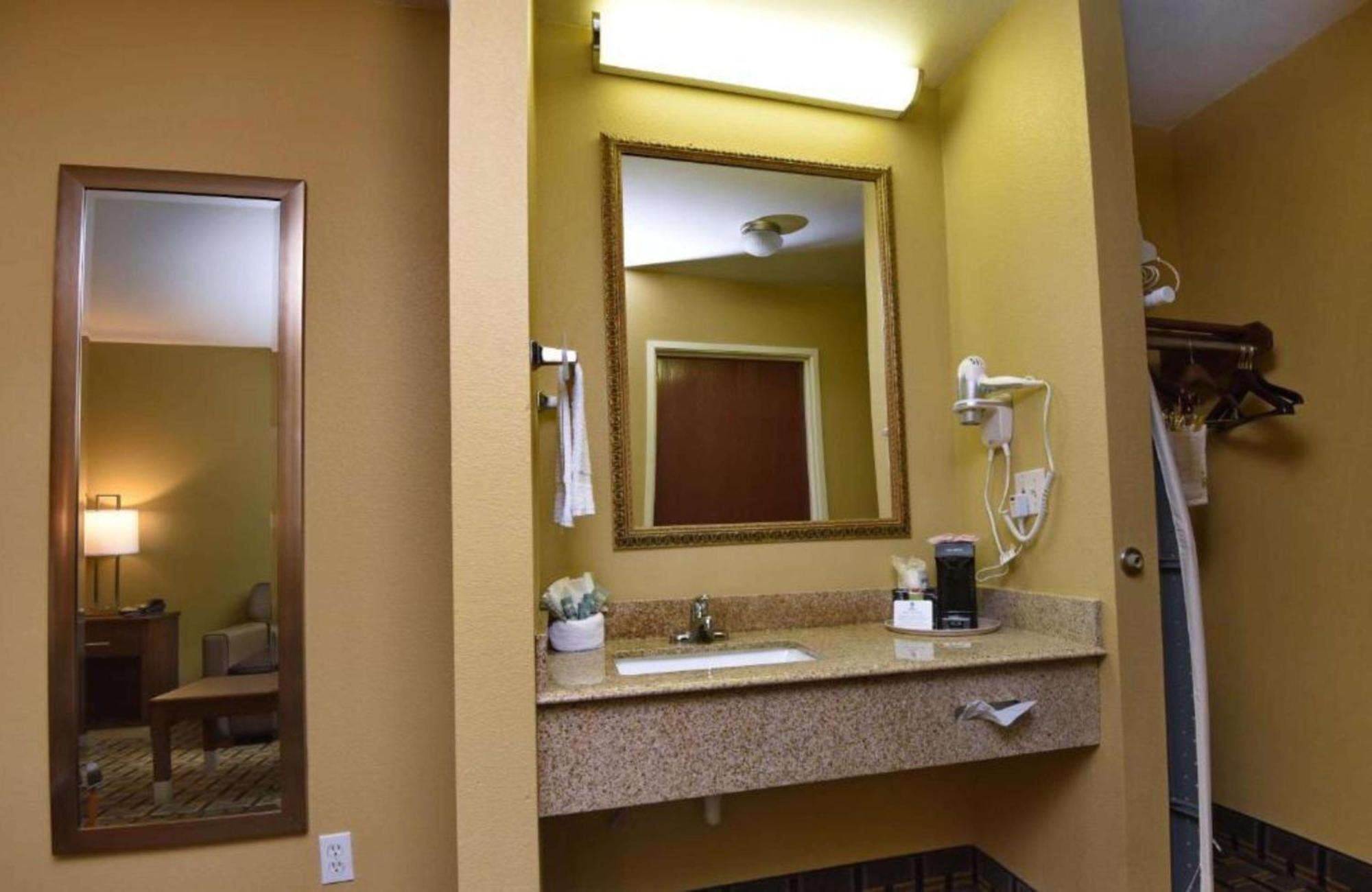 Best Western Zachary Inn Exterior photo