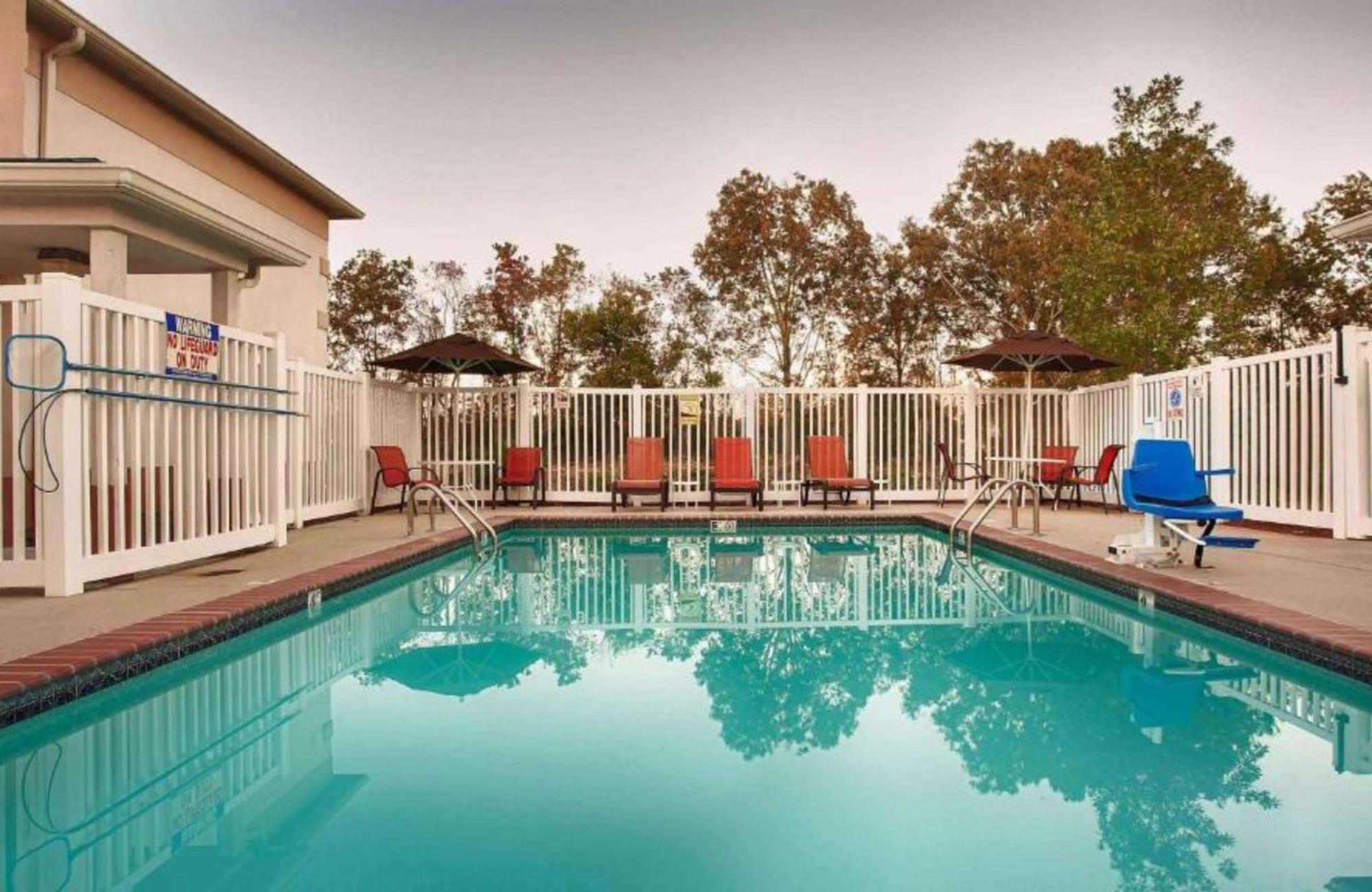 Best Western Zachary Inn Exterior photo