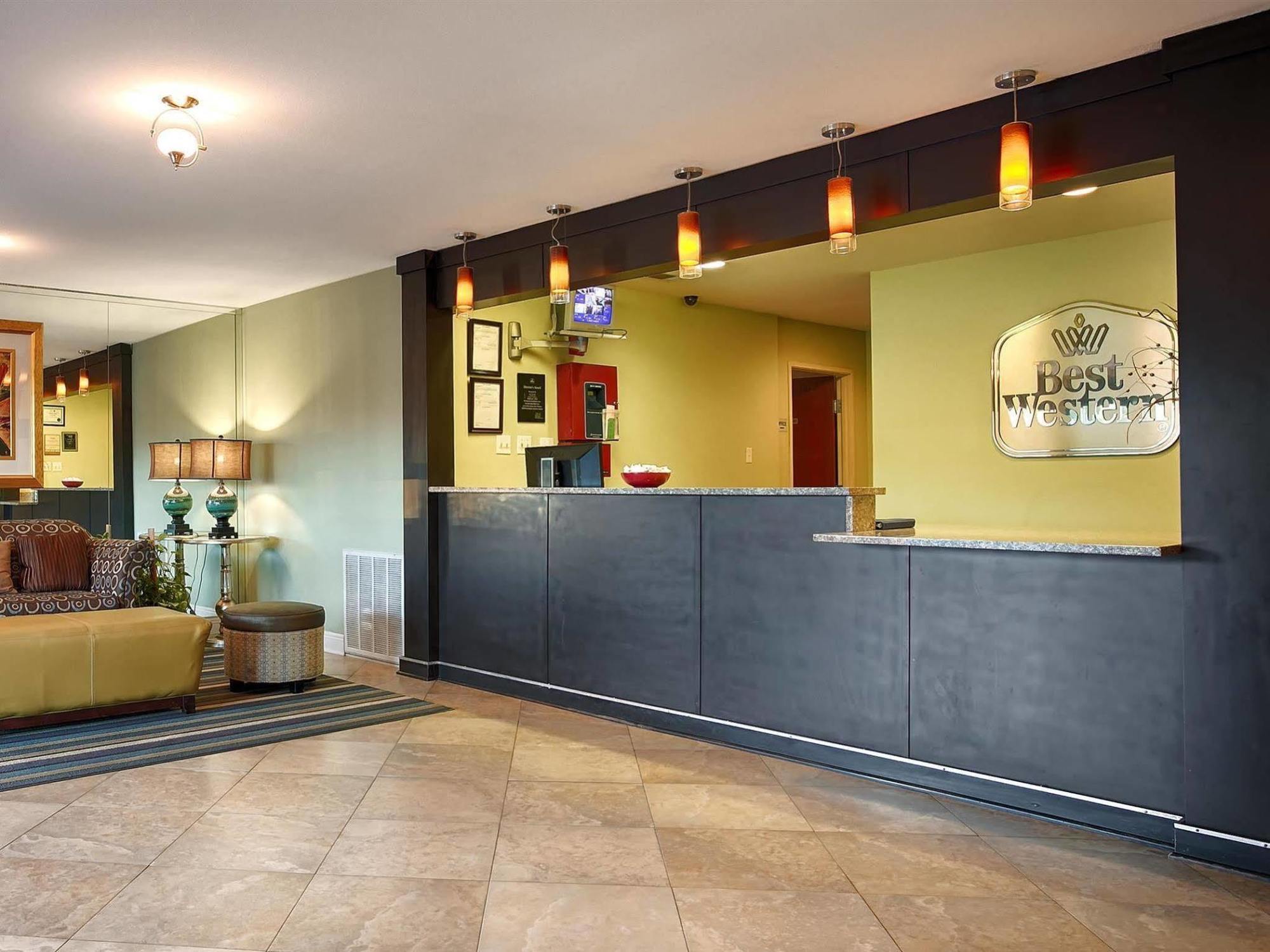 Best Western Zachary Inn Exterior photo